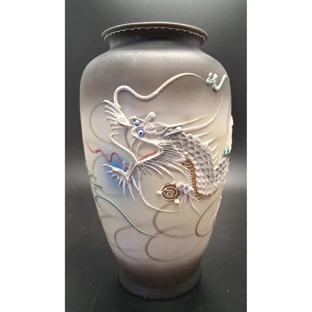 Dragon Ware Moriage Vase Color Black & White Japan